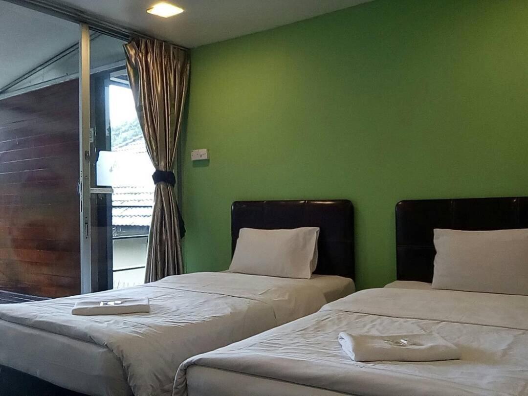 J Residence Kampong Kundassan 객실 사진